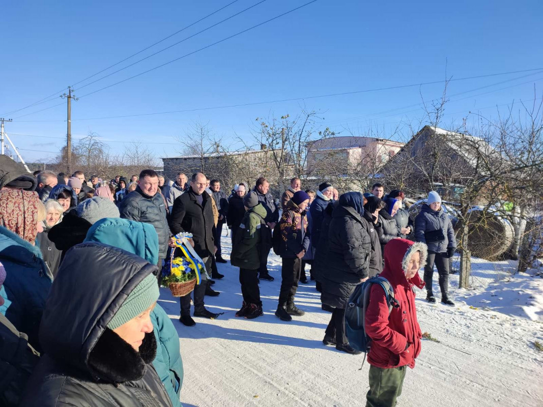 Майже 10 місяців Захисник вважався безвісти зниклим: на Волині попрощалися із загиблим військовослужбовцем Павлом Луценком