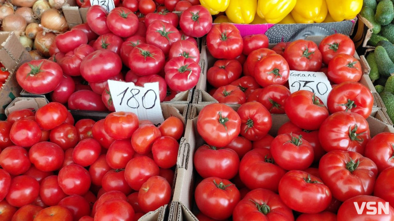 Скільки на ринку у Луцьку коштують овочі: огляд цін