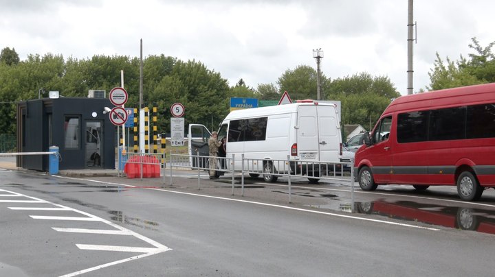 Перед кордоном із Польщею накопичуються черги: на Волині зріс потік пасажирів