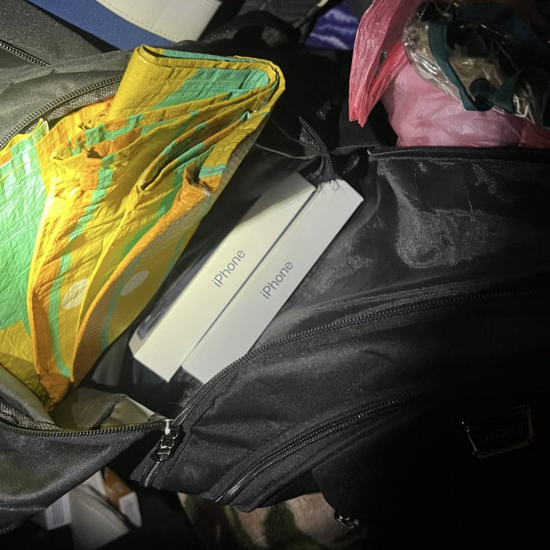 Через волинський кордон водій автобуса хотів у рюкзаку провести нових iPhone на майже 700 тисяч гривень