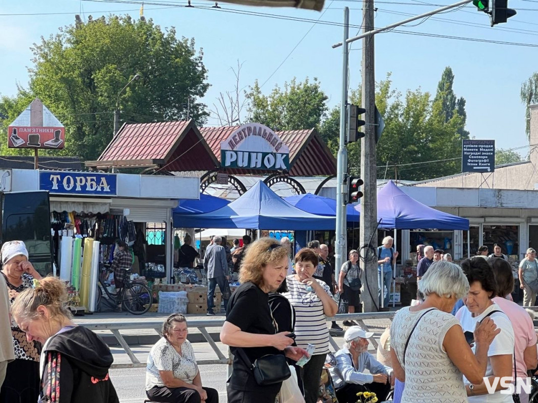 Скільки коштують шкільні рюкзаки у Луцьку: порівняння цін на ринку та в магазинах