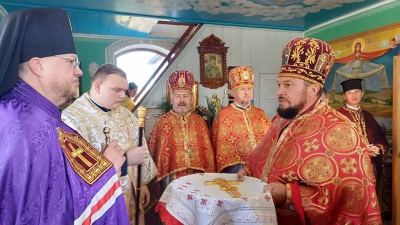 Новий храм звели навпроти спаленого дерев’яного: історія церкви у селі на Волині, яку будували усім селом