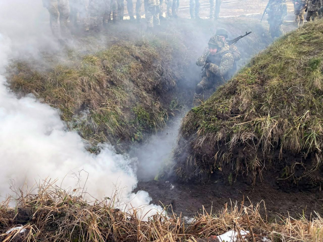 Кілька днів повз до своїх, а ворожий дрон скидав міни: історія неймовірного порятунку прикордонника з Волині