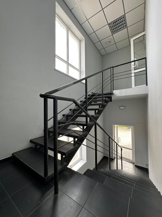 У Нововолинську продають комплекс із гаражів, складів та офісів за 11 мільйонів