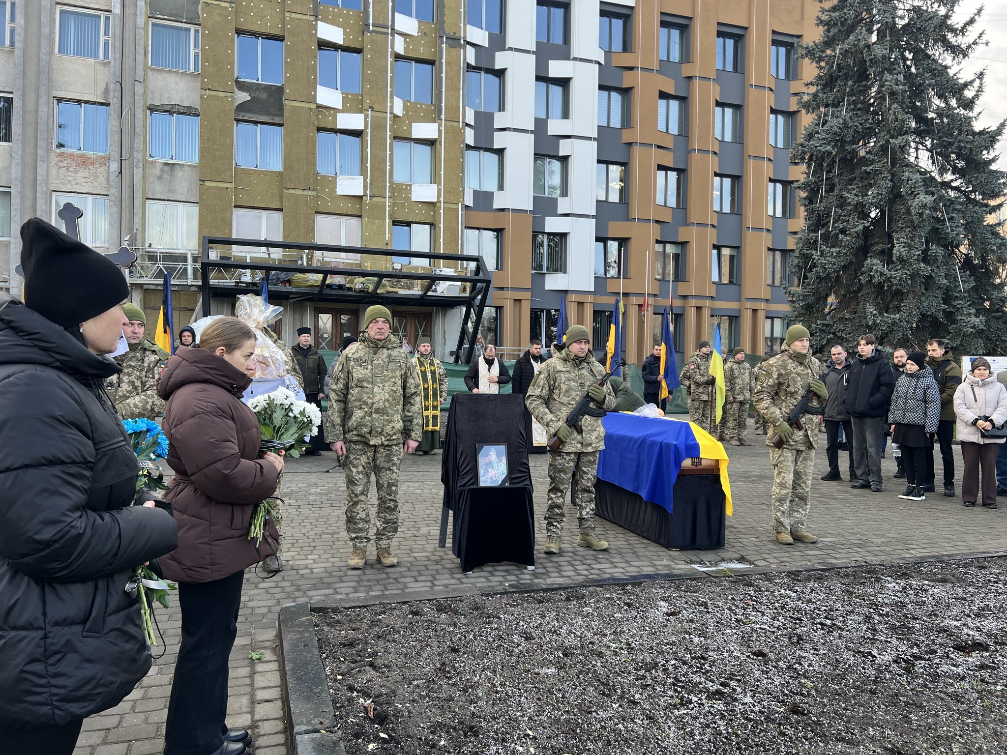 ДНК-експертиза обірвала надії: на Волині попрощалися з Героєм Юрієм Данилюком