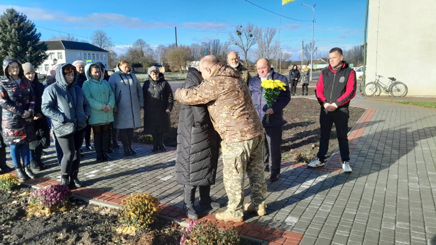 Рідним двох Героїв з Волині вручили їхні посмертні нагороди. Фото