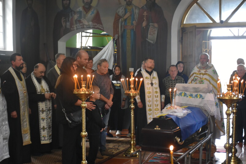 Загинув понад 10 місяців тому: у Луцькій громаді попрощались з Героєм Костянтином Ризванюком