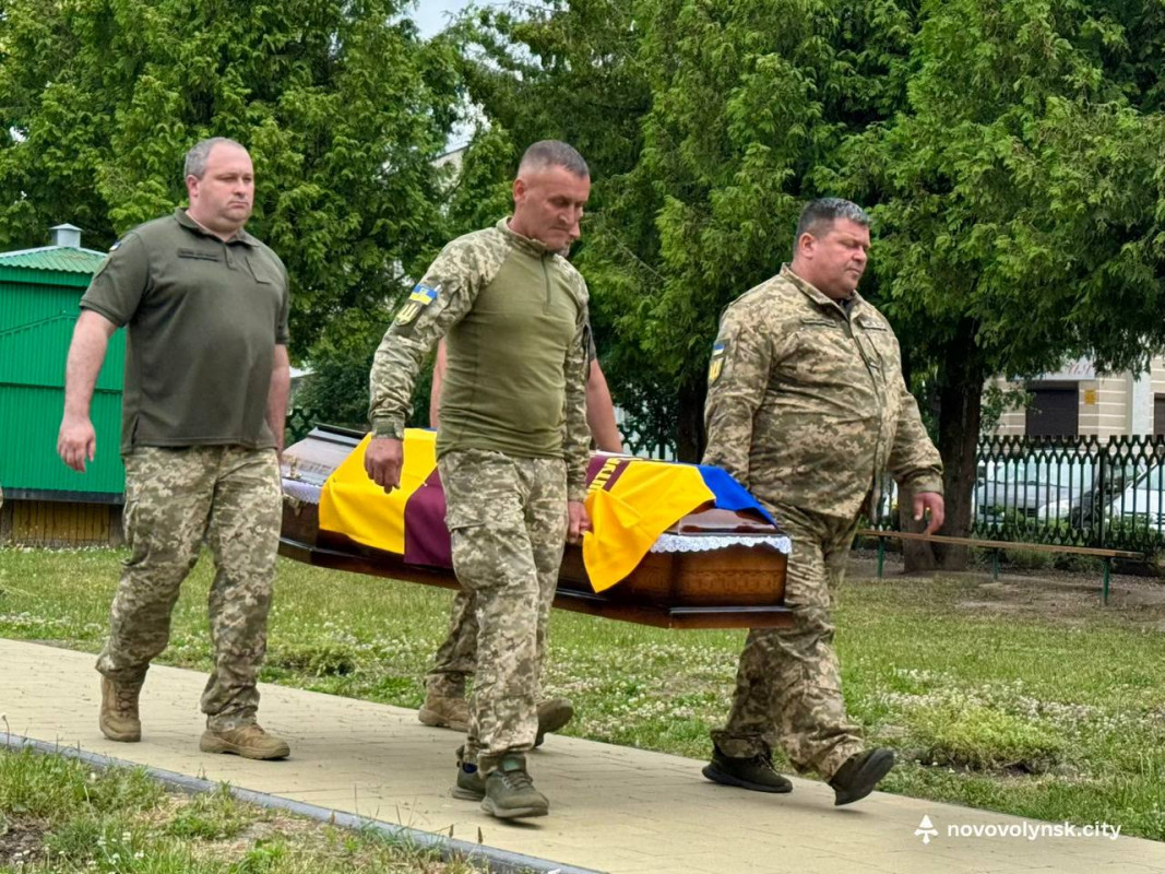 Понад 2,5 року вважався зниклим безвісти - на Волині попрощалися з Героєм Олександром Обабком