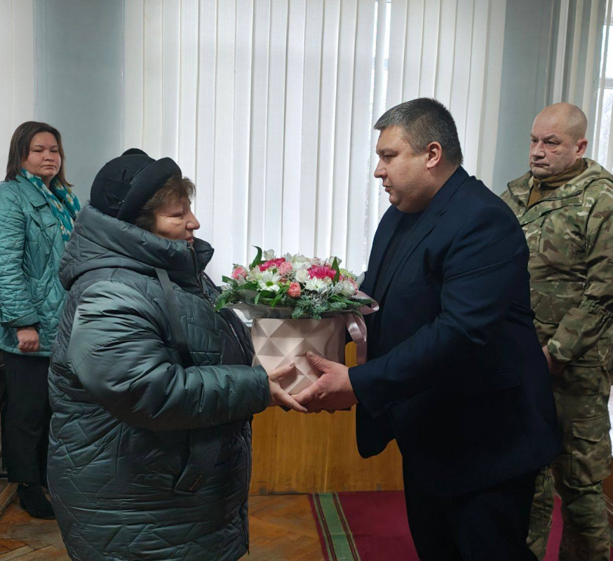 Посмертну нагороду загиблого воїна з Волині Віталія Матвійчука передали його матері