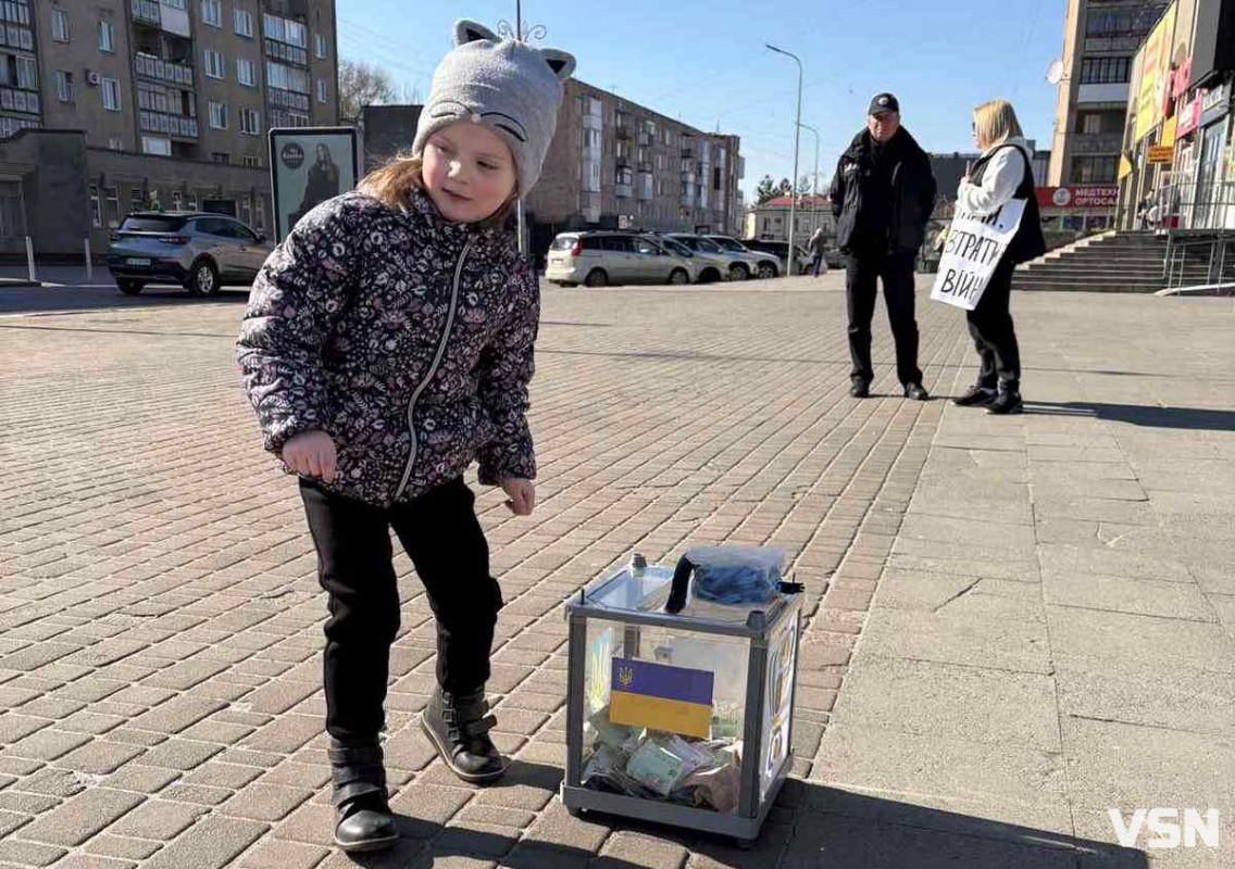 «Обійми, якщо не байдуже»:  як у місті на Волині підтримували військових та їхніх рідних