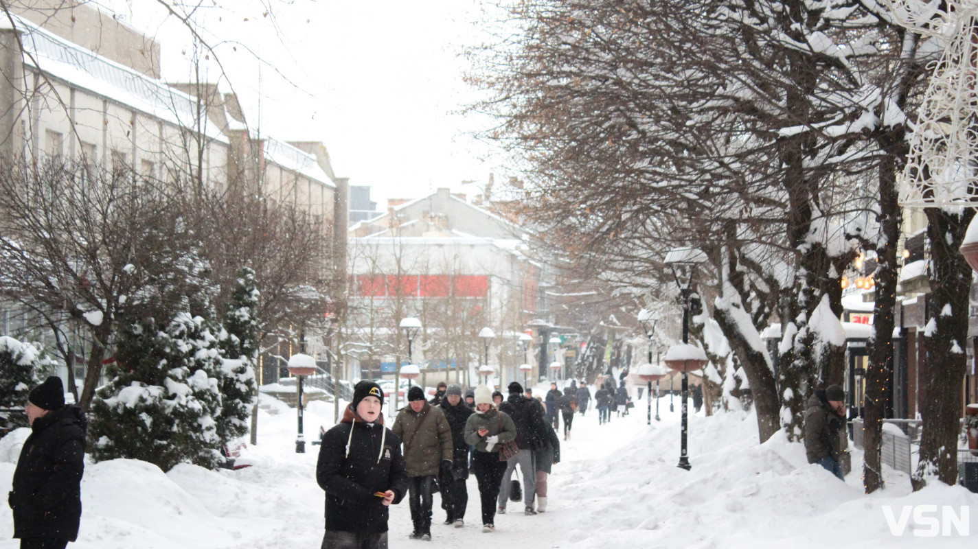 Луцьк після тижня снігопадів: фоторепортаж із засніжених вулиць міста