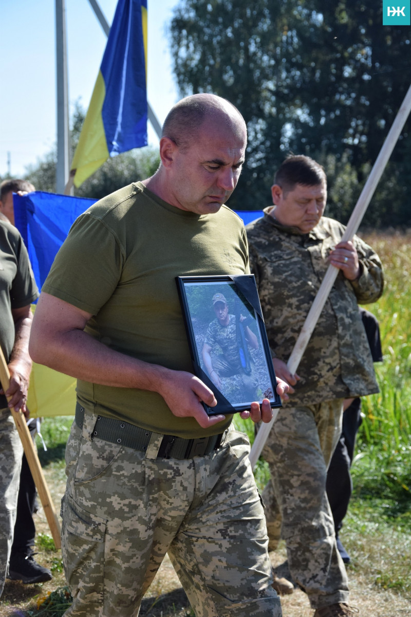 Поховали поряд із могилою його рідного брата-захисника: на Волині попрощались із Героєм Василем Мухою