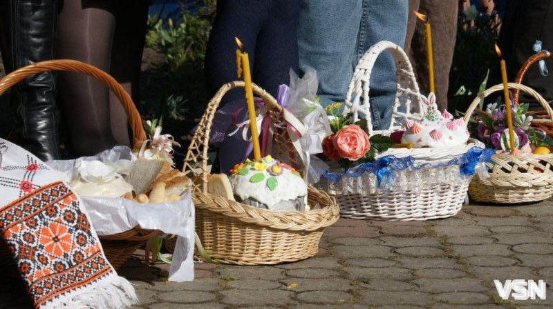 Паска, м'ясо та «бабусині» яйця: що освячують лучани на Великдень