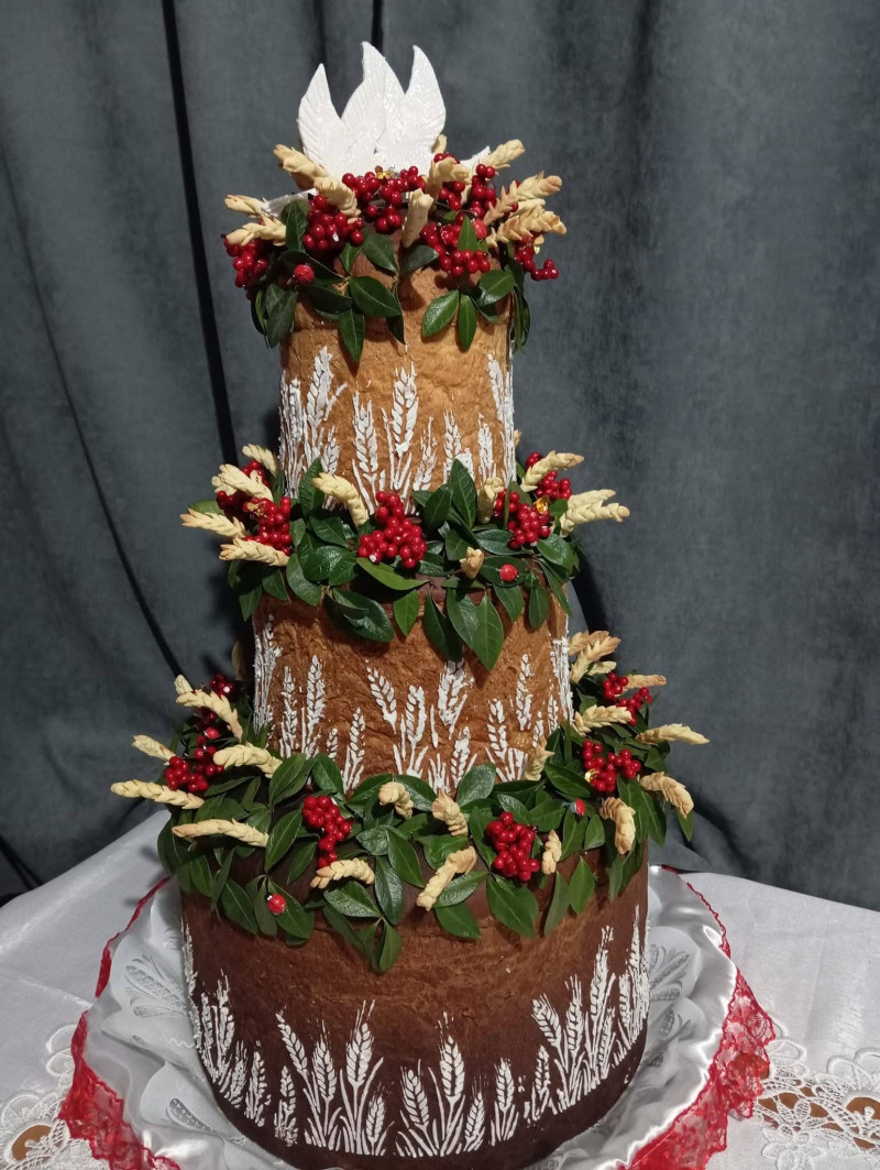 Майстриня з Волині пече короваї, які замовляють по всій Україні та за кордоном