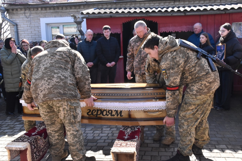 Дорогою додому зупинилося серце: на Волині попрощалися із військовим Анатолієм Стасюком