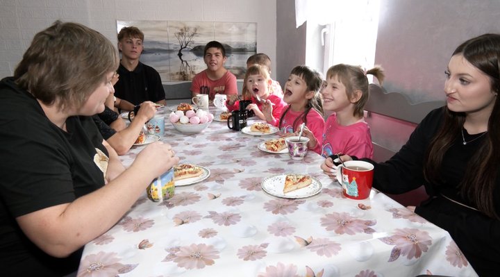 «Для мене — це щастя»: родина з Волині виховує 13 дітей
