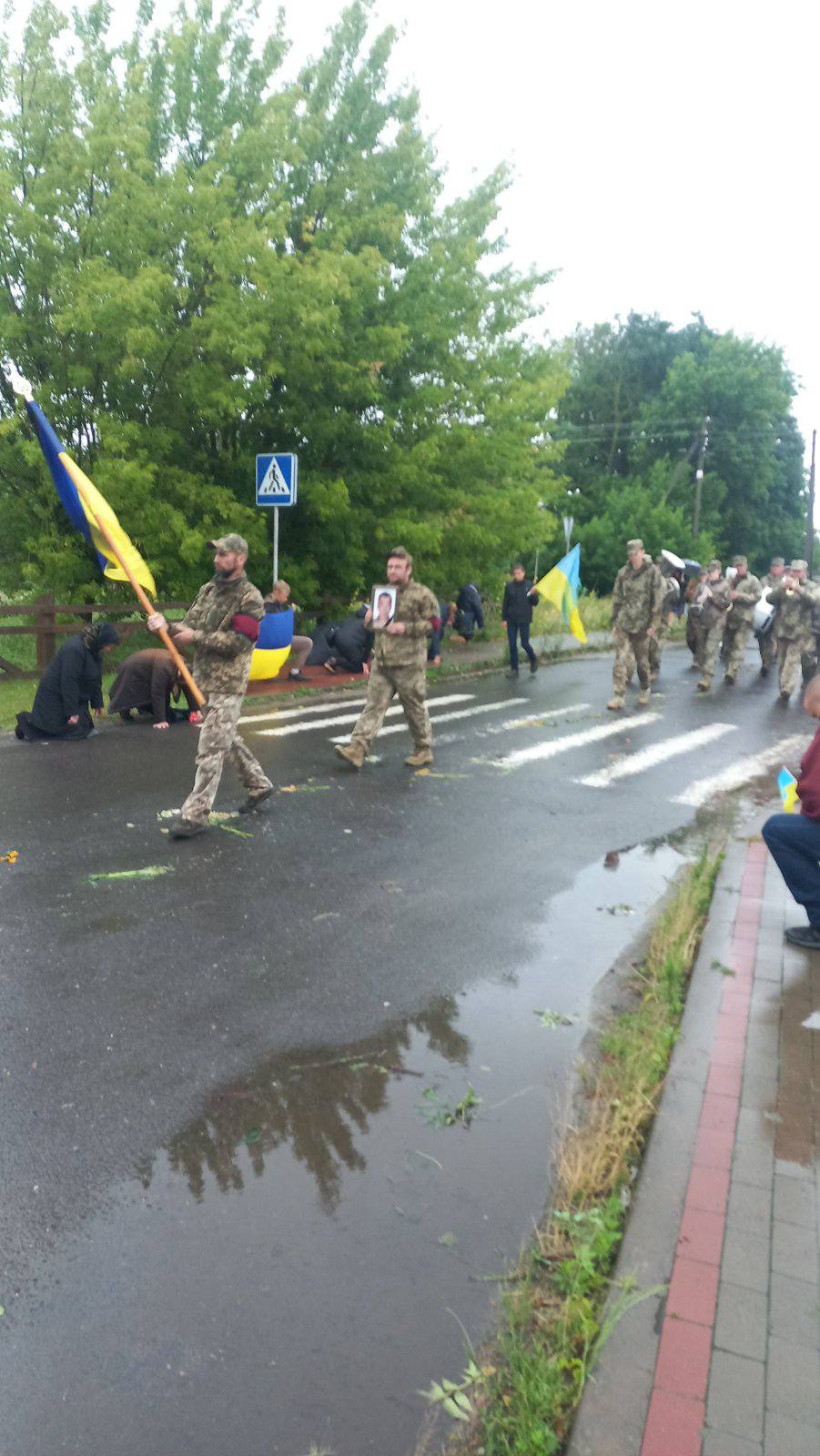 Попри поранення продовжував нести службу до останнього подиху: на Волині в останню земну дорогу провели Героя Олега Романюка