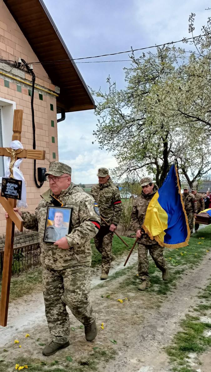 У липні став до лав захисників, а в листопаді - загинув: біля Луцька поховали Героя Миколу Андрійчука, який вважався зниклим безвісти