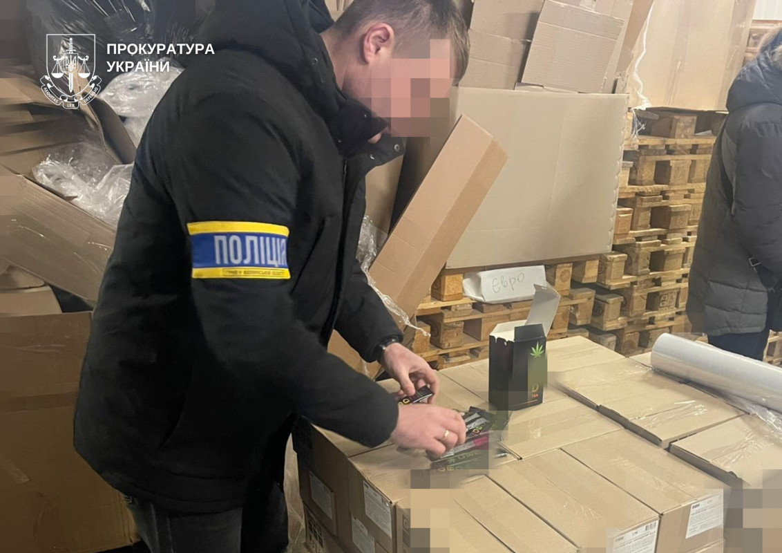 Незаконний бізнес на 430 млн грн: троє волинян організували мережу виготовлення і збуту наркотиків