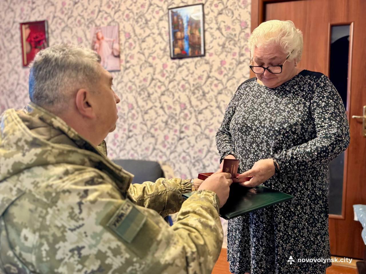 Назавжди 39: на Волині мамі Героя Сергія Артюхова вручили посмертний орден сина