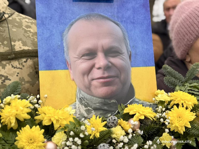 У Нововолинську віддали шану Герою Юрію Деносу, який поліг у бою на Харківщині