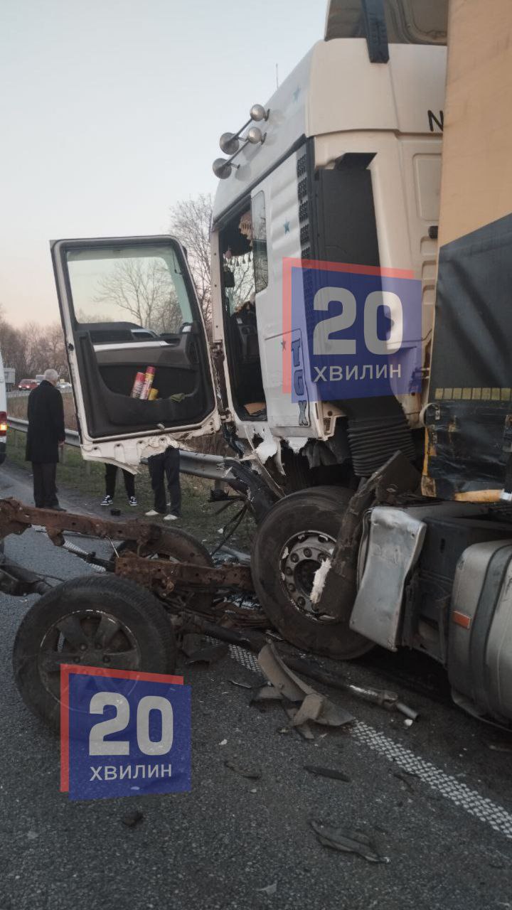 На трасі Тернопіль-Хмельницький у жахливій автотрощі загинули військові