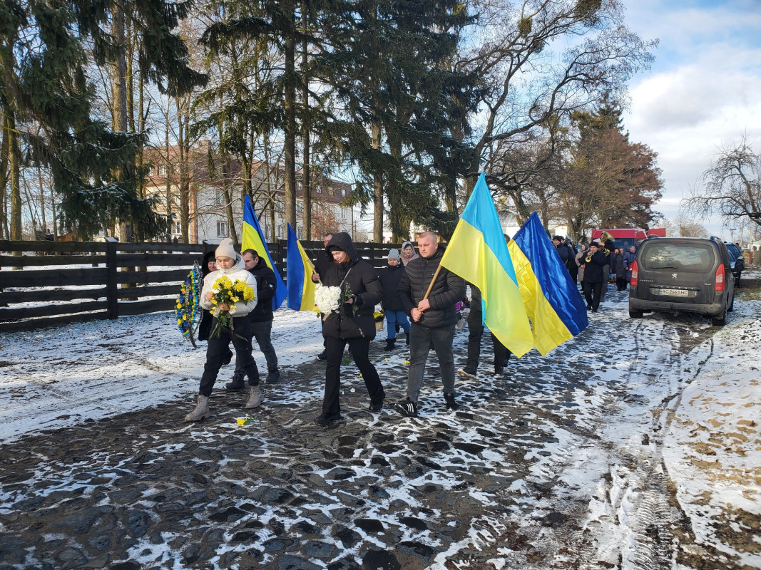 Брати нині захищають Вітчизну: на Волині попрощались з Героєм Михайлом Жердецьким