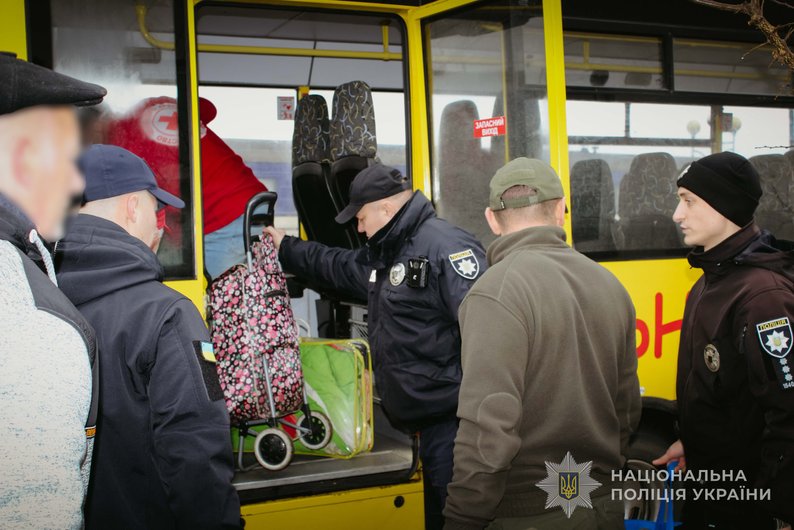 З Донеччини до Волині: у Ковелі зустріли евакуаційний потяг із переселенцями