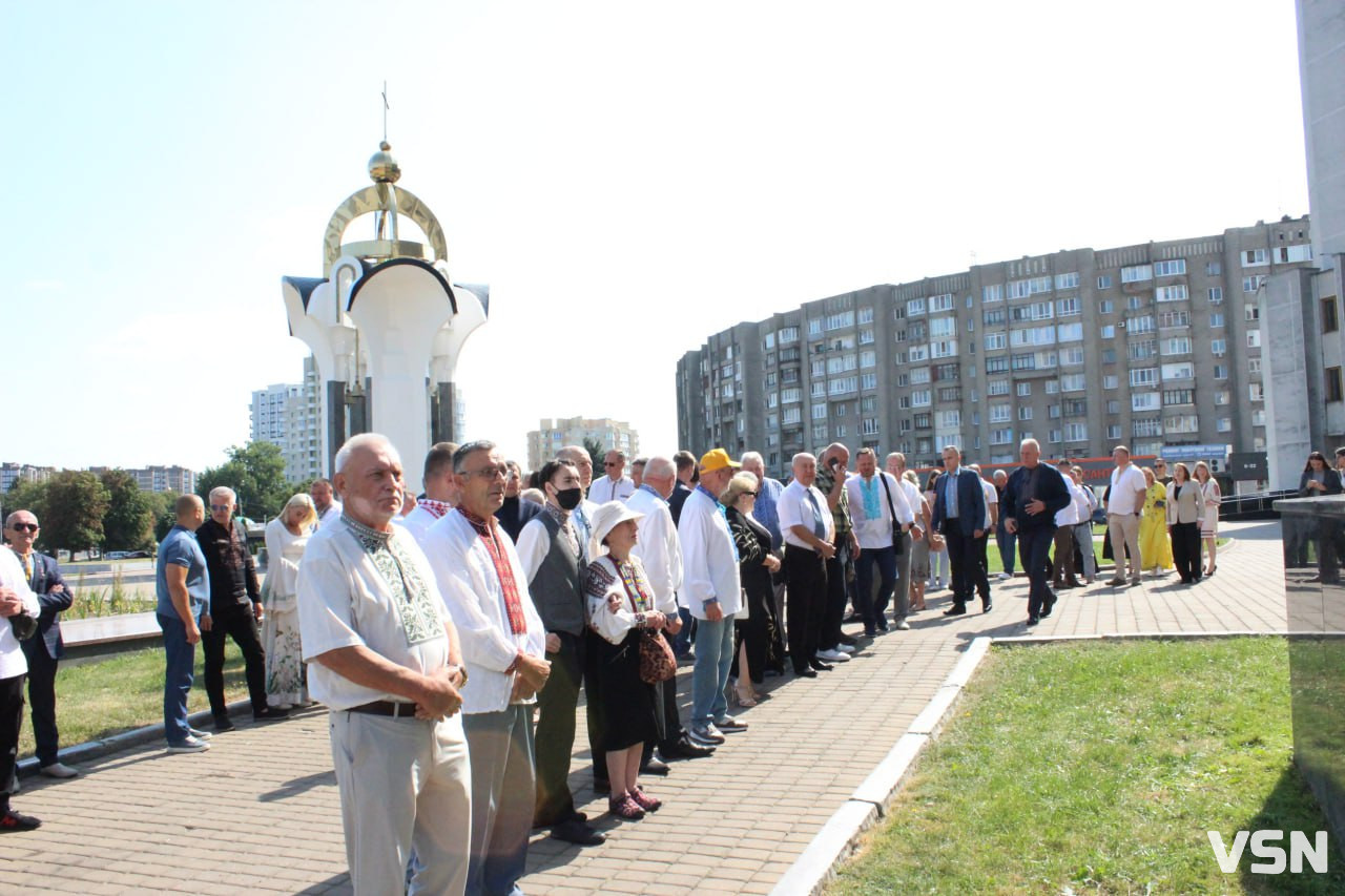 У Луцьку встановили меморіальні дошки загиблим на війні депутатам - Сергію Слабенку та Сергію Духницькому