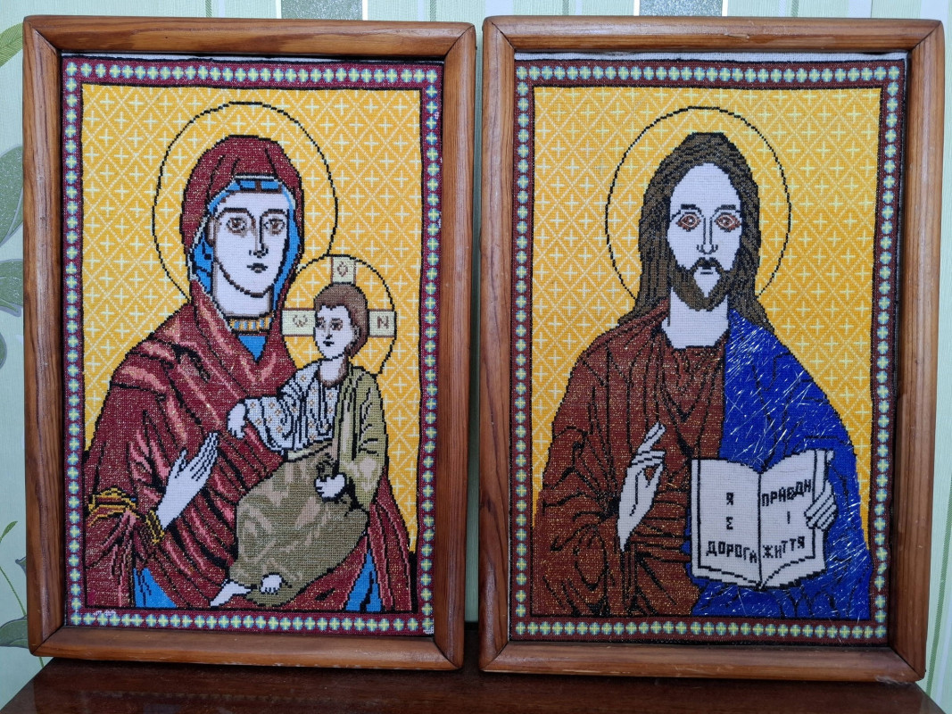 Пів століття присвятила медицині, а все життя — творчості: історія волинської вишивальниці