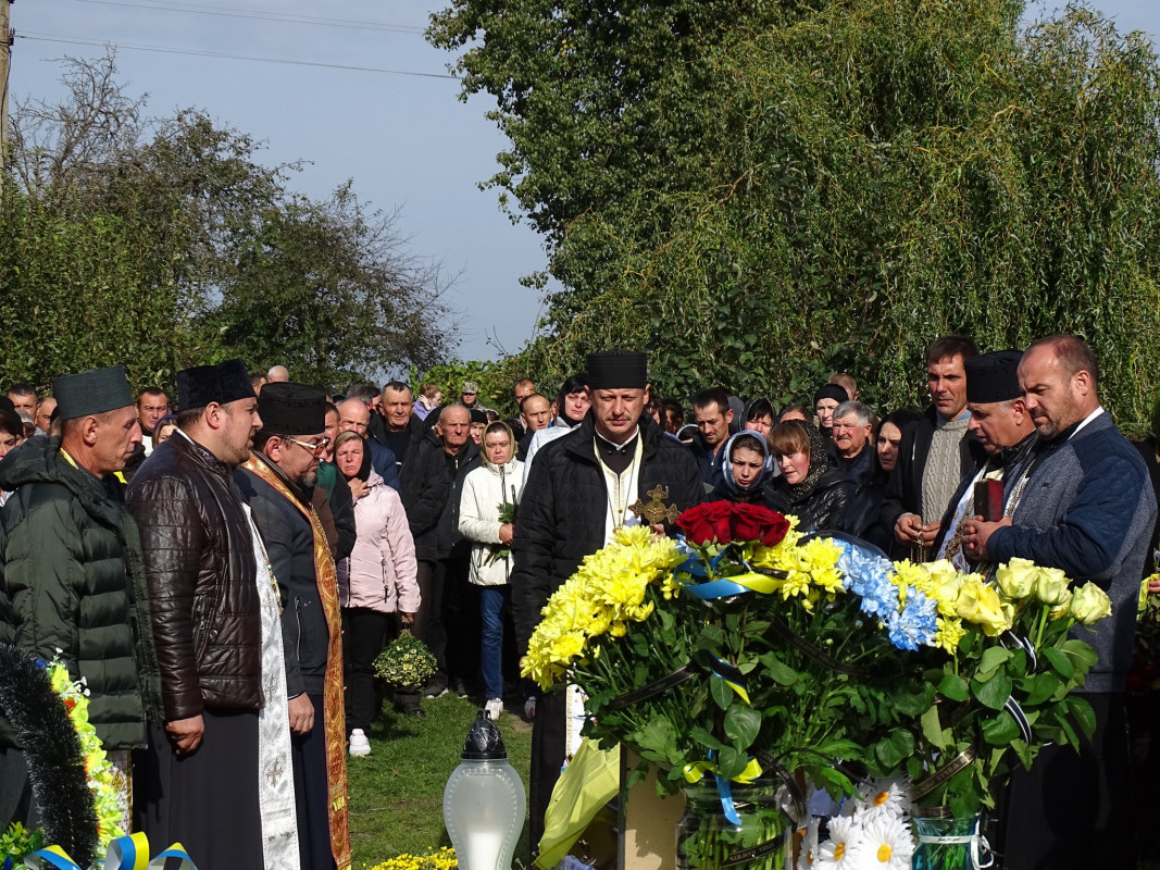 16 місяців чекали на тіло Героя: на Волині все село прийшло на поховання багатодітного батька Ігора Кузьмюка