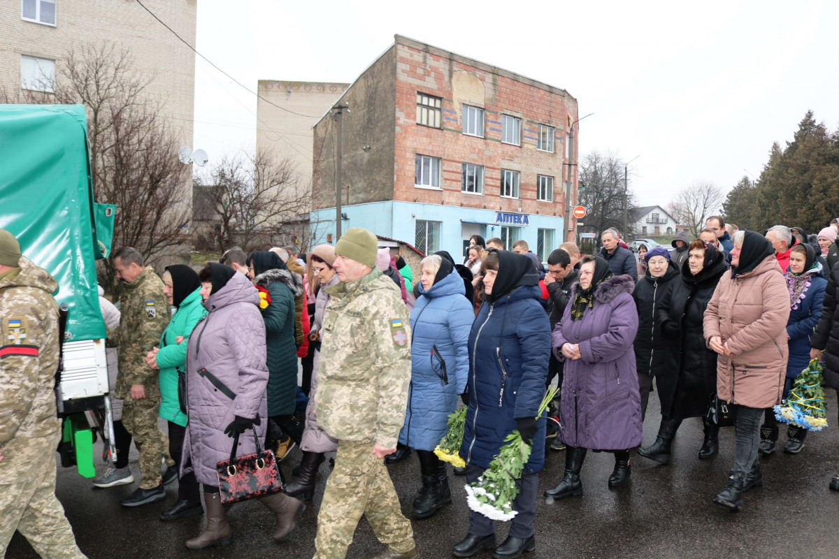 Пів року вважали зниклим безвісти: на Волині всім селом прощалися з 31-річним Героєм Іваном Майструком. Фото