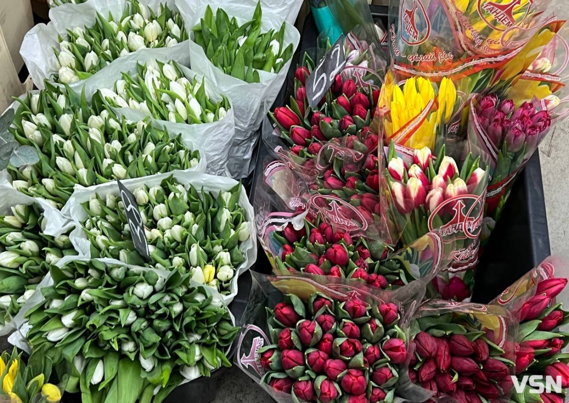 Скільки коштують квіти на 8 березня у Луцьку?