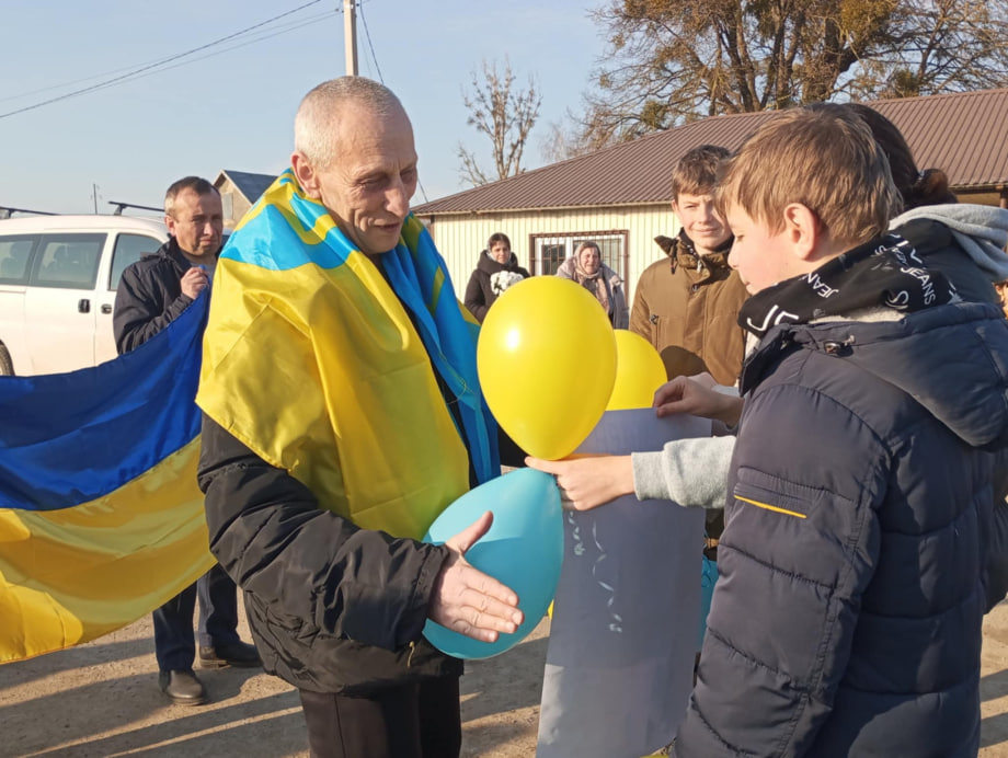 У неволі пробув 13 місяців: в рідному селі на Волині зустріли звільненого з російського полону воїна Віталія Войтовича