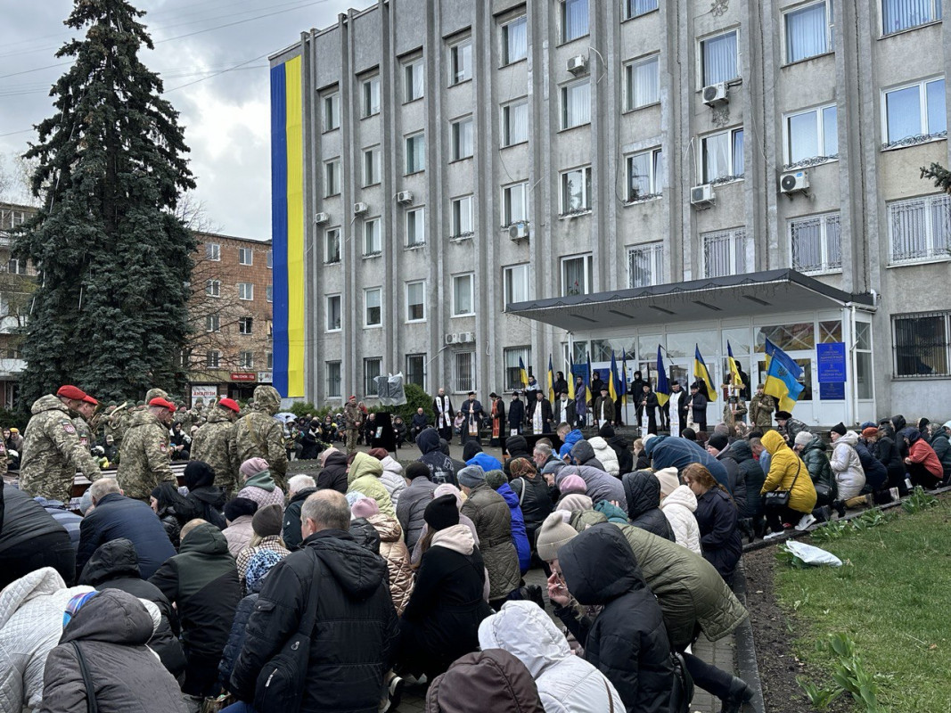 Тільки повернувся з відпустки на фронт і загинув: на Волині попрощалися із Героєм Андрієм Шпилюком