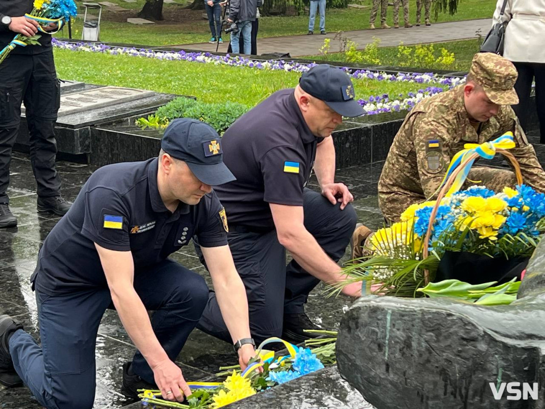 «Згадуємо невинно убієнних червоною і коричневою чумою українців»: у Луцьку вшанували пам’ять загиблих у Другій світовій війні