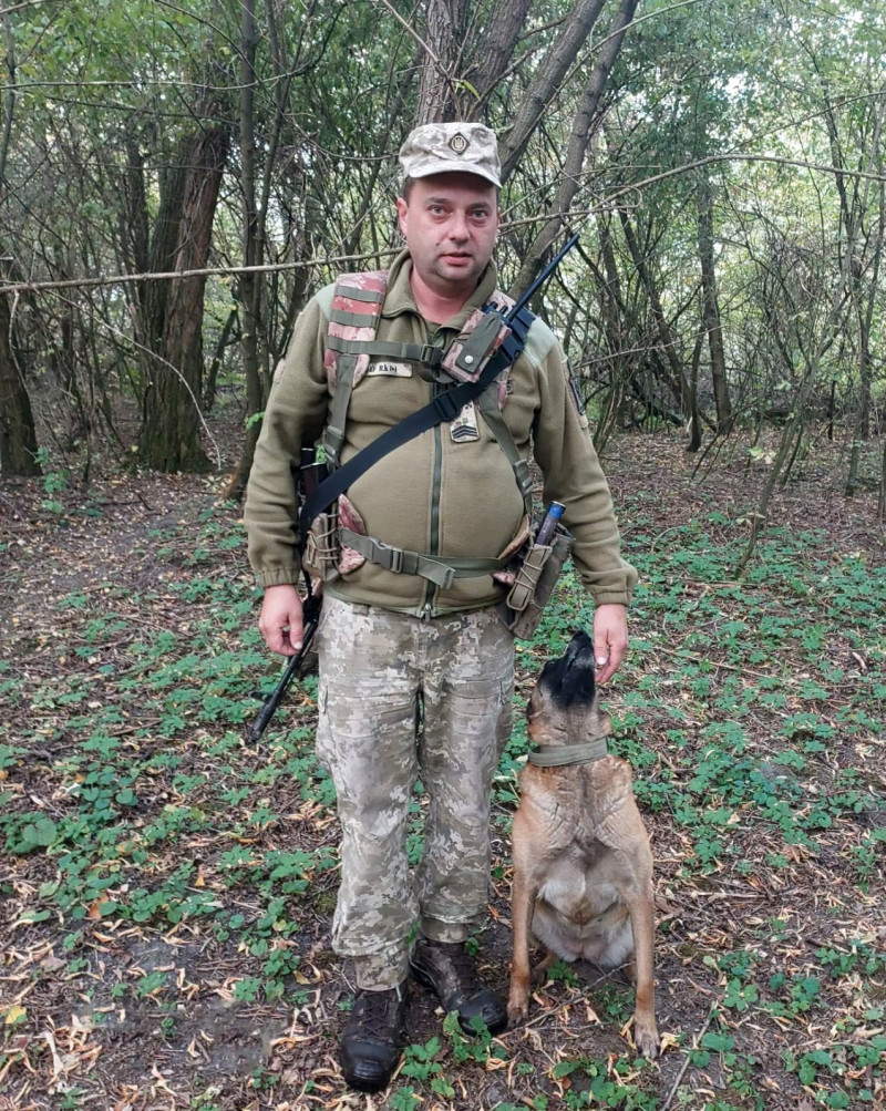 Здійснив мрію через 20 років: прикордонник із Волині охороняє кордон разом із вівчаркою Сенді