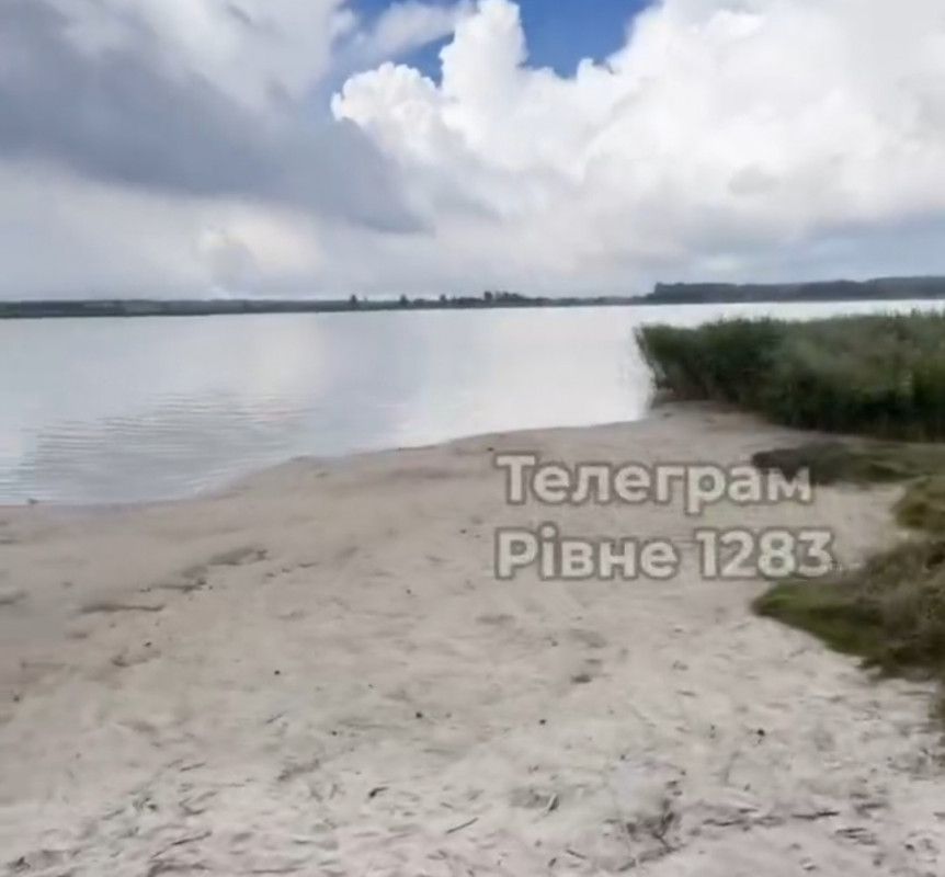 Хрінницьке водосховище та Біло озеро почали міліти на Рівненщині: що сталося (фото)