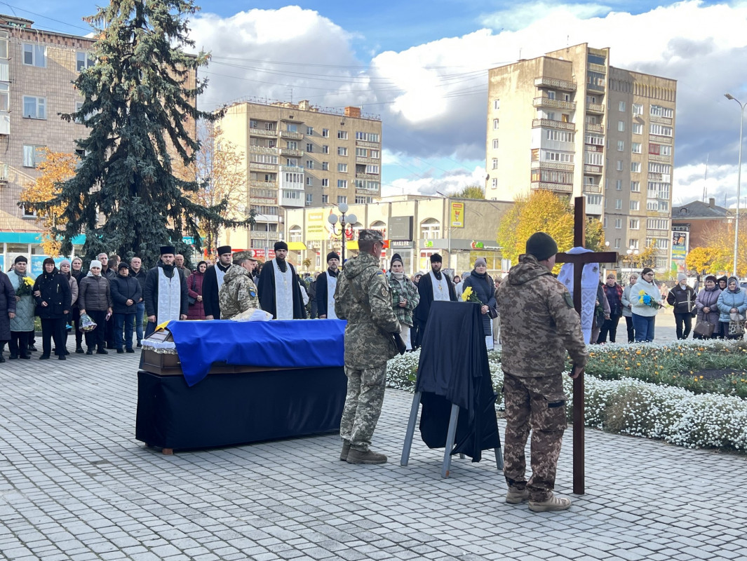Понад рік вважався зниклим безвісти: на Волині попрощались з Героєм Романом Яковлевим