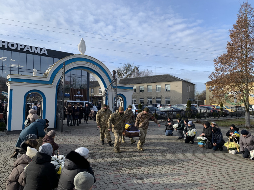 Майже через 7 місяців повернувся додому: на Волині попрощалися з 33-річним Героєм Дмитром Трофімюком