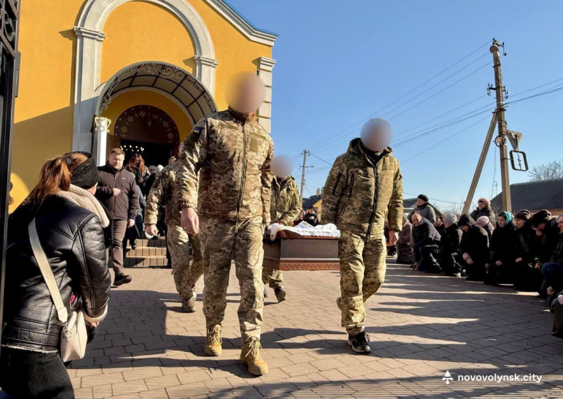 Навіки молодий: волиняни попрощалися з військовим Віталієм Кириченком