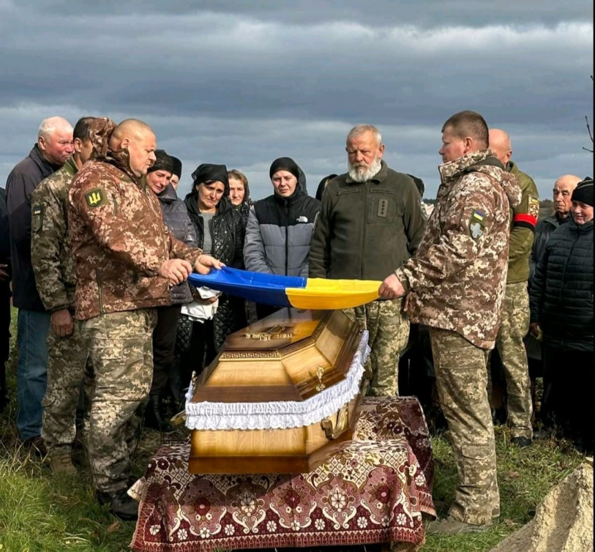 Загинув у відпустці у результаті ДТП: у рідному селі на Волині з почестями поховали воїна Олега Тананайка