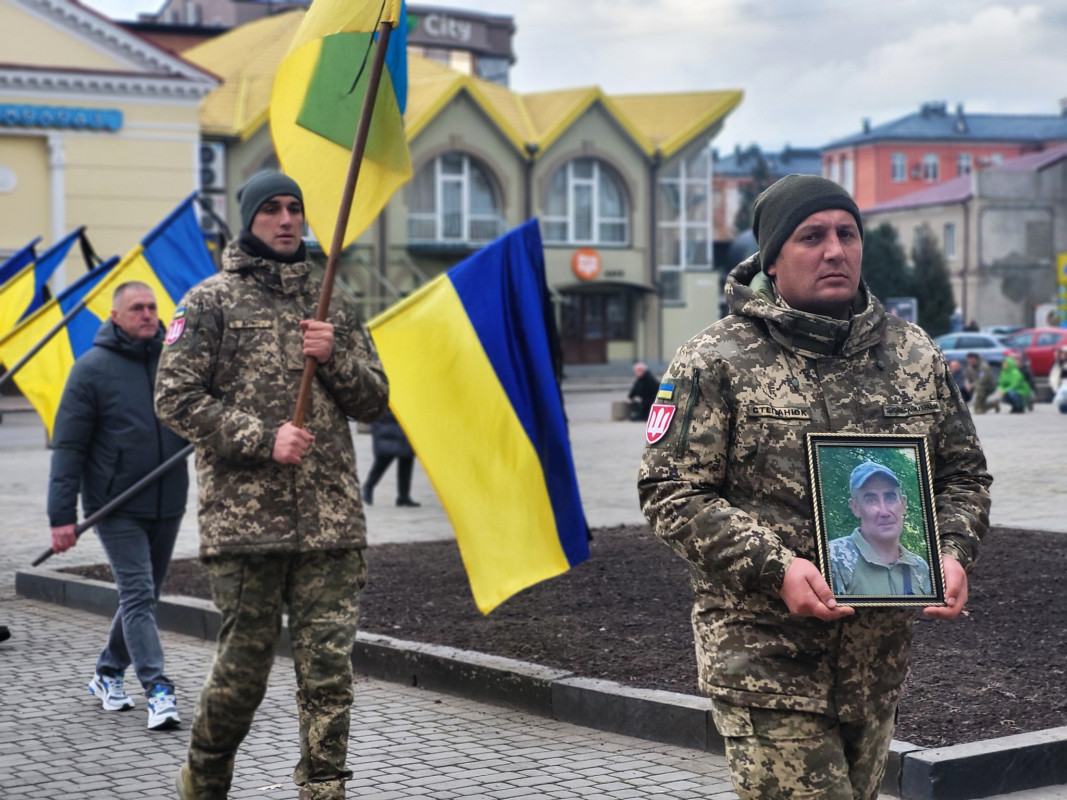 У день запланованого весілля вирушив на останнє бойове завдання: на Волині попрощались із Героєм Олегом Богдадюком