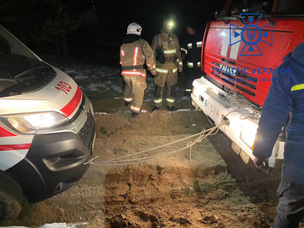 На Волині застрягла швидка, яка їхала до пацієнта