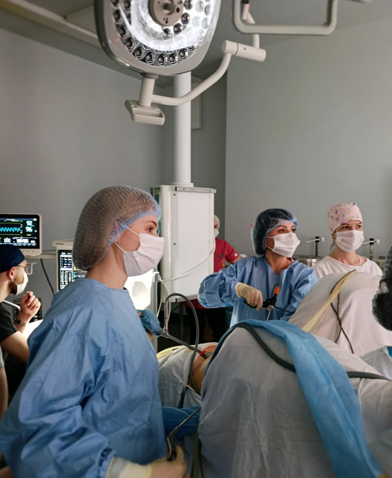 Волинянці видалили велику пухлину матки через невеликі проколи