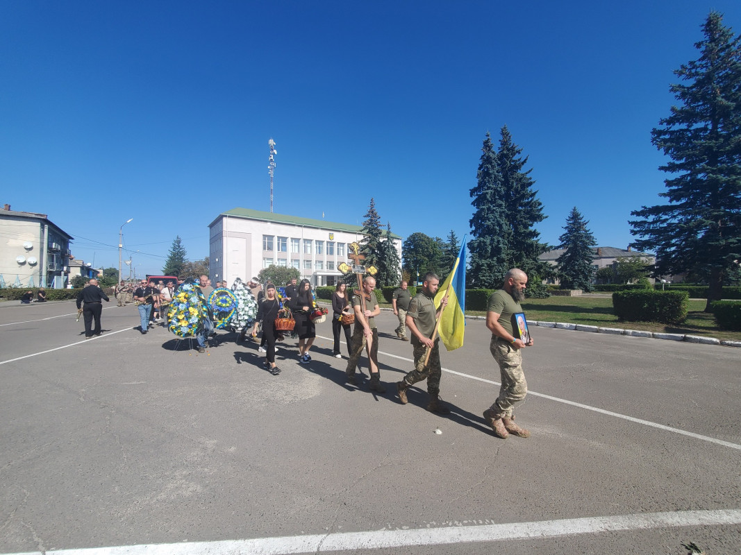 Син втратив батька: на Волині в останню путь провели Героя Вадима Шилака