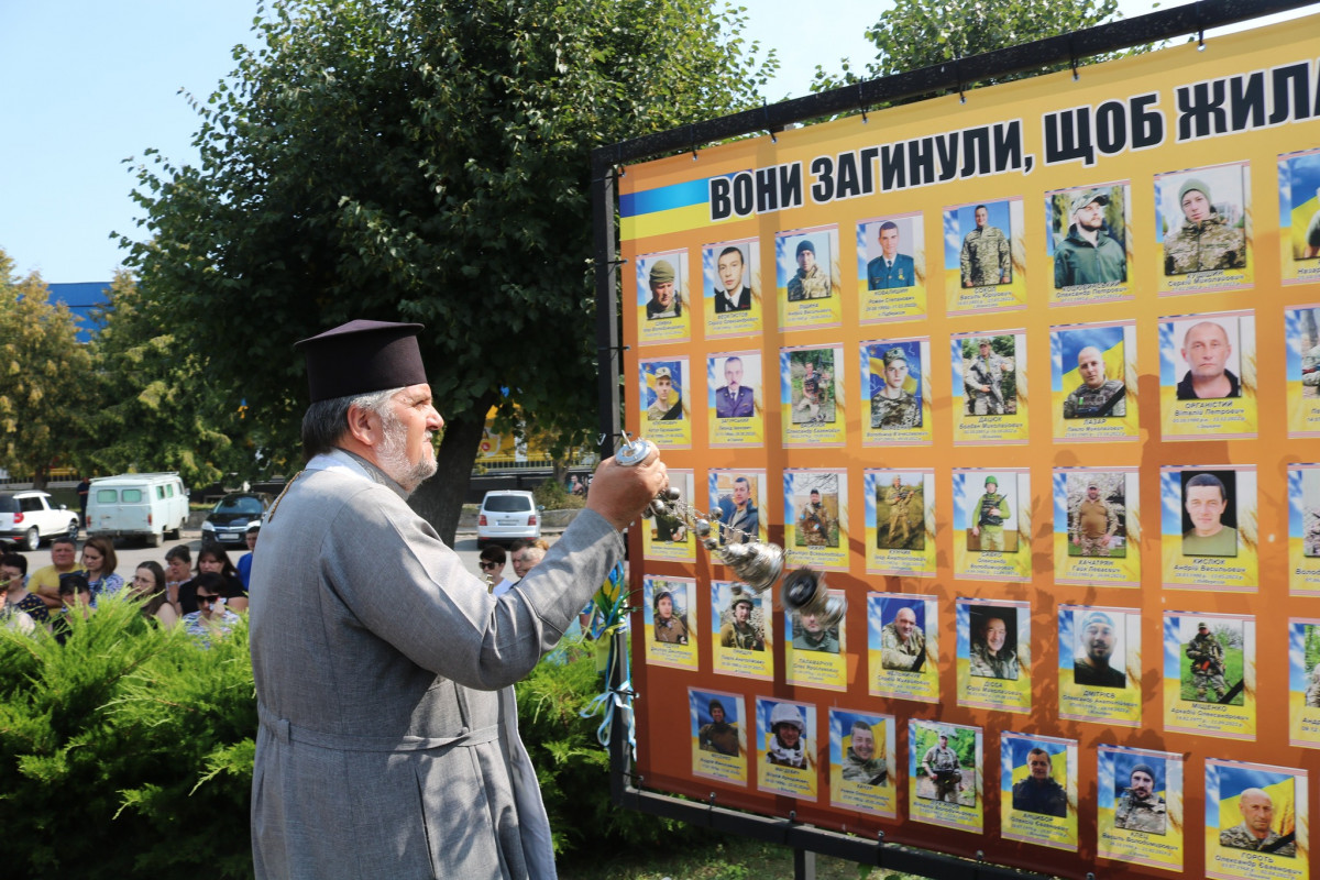 Під звуки сирени: на Волині попрощалися із молодим Героєм Артуром Данилюком 