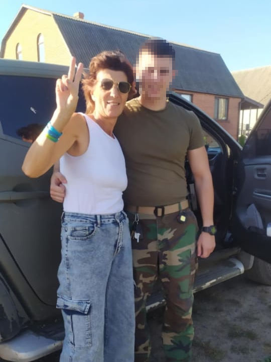 «Сивію, плачу, але плету сітки»: волинянка виховує сімох дітей і щодня допомагає фронту