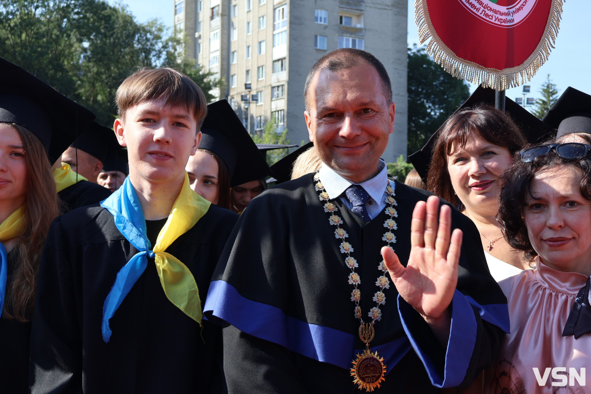 У Луцьку першокурсників ВНУ посвятили у студенти: як це було. Фоторепортаж