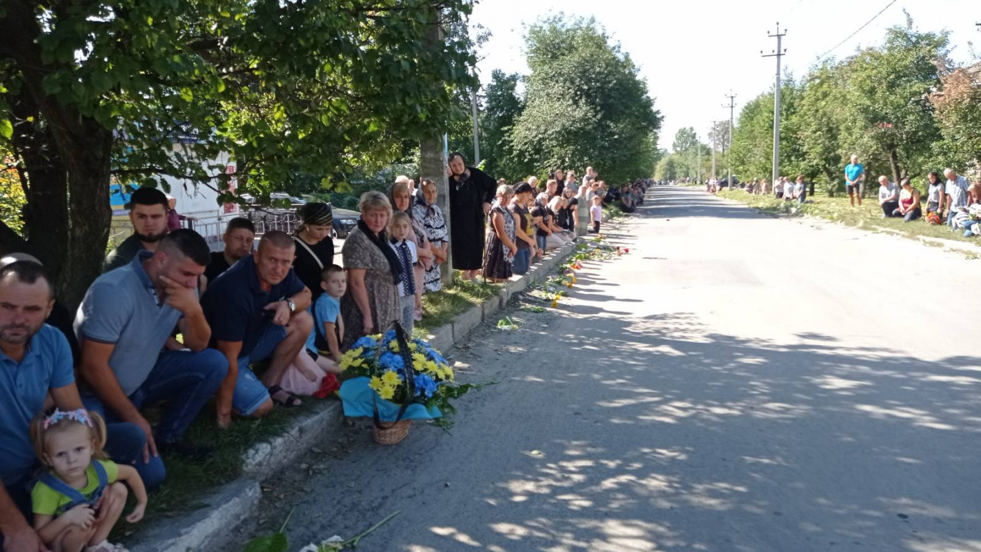 Син залишився без батька: на Волині попрощалися із Тарасом Грицюком, який загинув за Україну